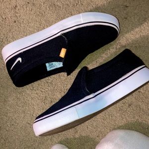 Nike Court Royals AC Slip on. Only worn once. Size 5 runs a bit small.